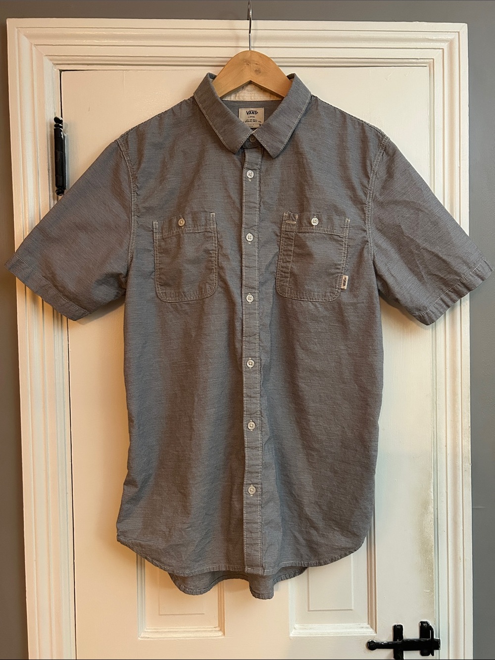 Vans Short Sleeve Button-Down Shirt in Gray BRAND NEW w/o Tags